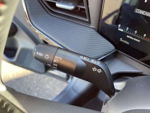 New 2025 Nissan Kicks SR image 28