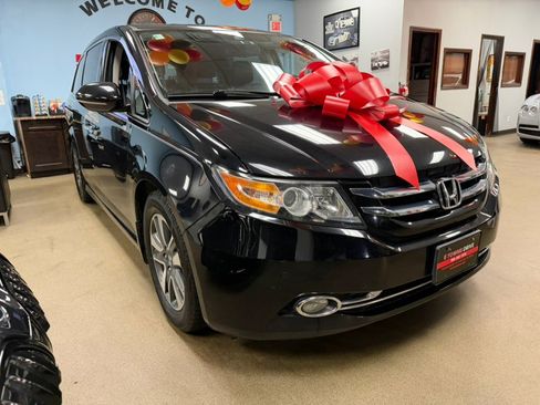 Used 2016 Honda Odyssey Touring Elite image 3