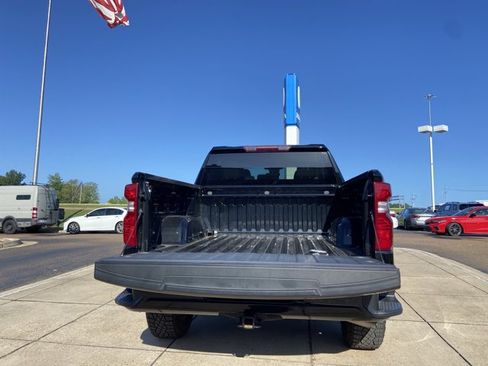 Used 2024 Chevrolet Silverado 1500 Custom Trail Boss AWD/4WD image 26