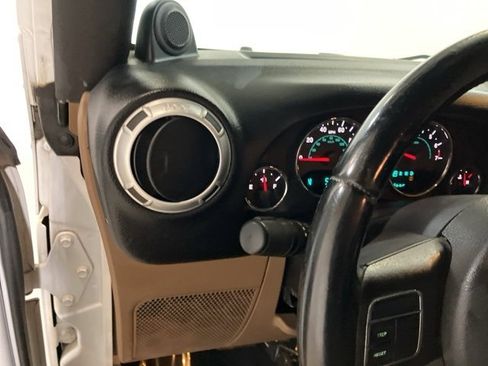 Used 2013 Jeep Wrangler Unlimited Sahara image 14