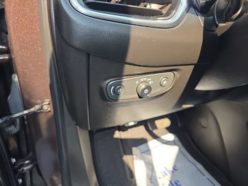Used 2020 Chevrolet Equinox LT FWD image 19