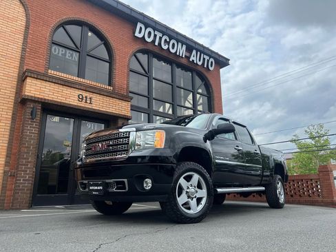 Used 2011 GMC Sierra 2500 Denali w/ Snow Plow Prep Package AWD/4WD image 3