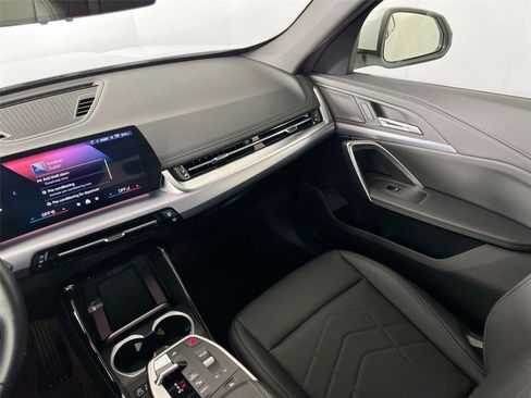 Used 2025 BMW X1 xDrive28i w/ Technology Package image 22