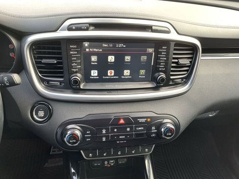 Used 2017 Kia Sorento SX image 23
