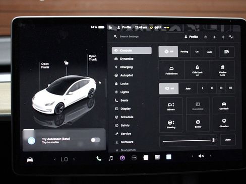 Used 2023 Tesla Model 3 Standard Range image 3