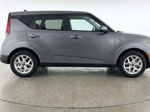 Used 2025 Kia Soul LX w/ LX Technology Package FWD image 11