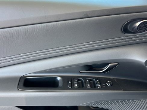 New 2025 Hyundai Elantra SEL image 11