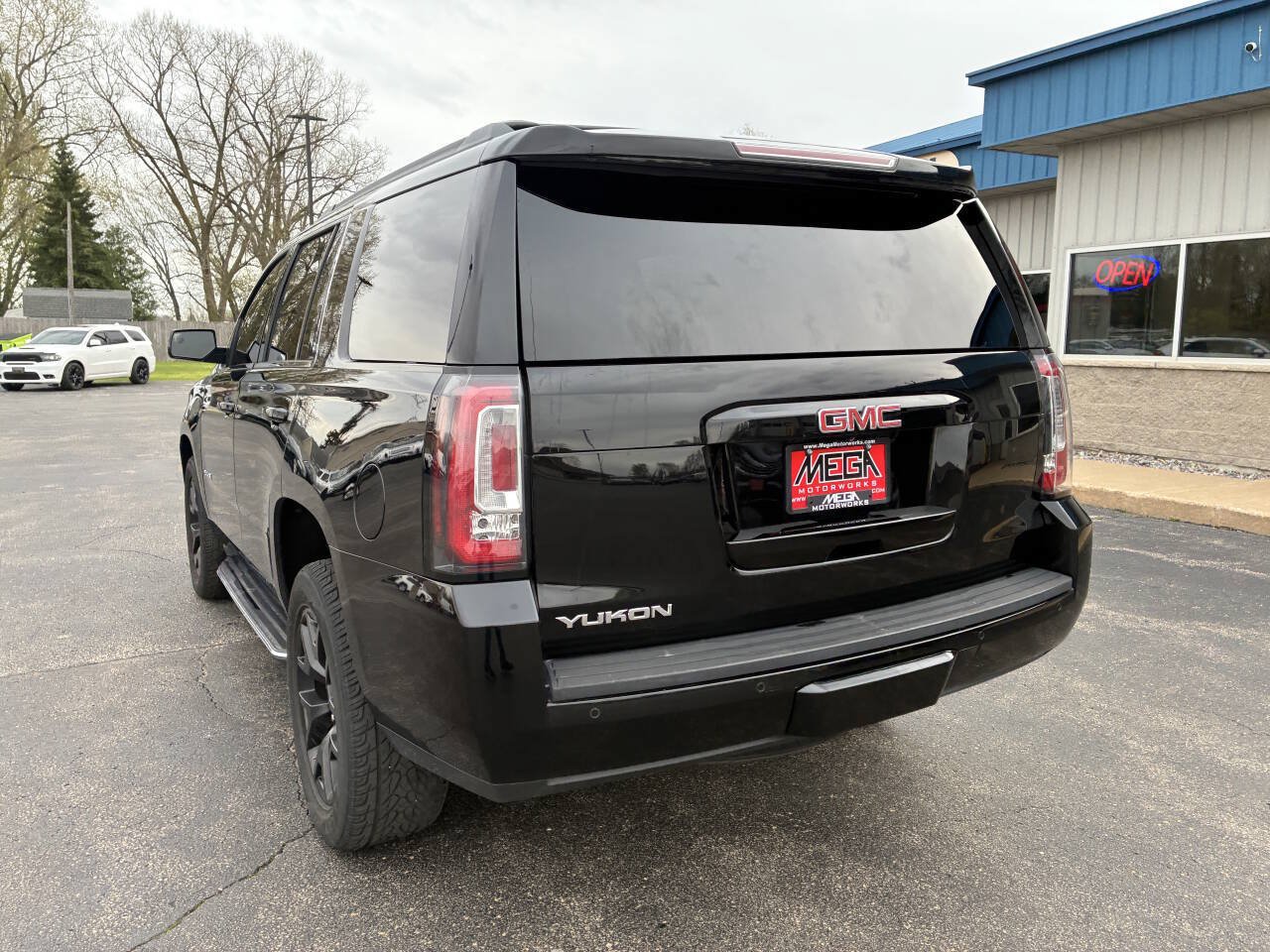 Used 2017 GMC Yukon SLE w/ SLE Value Package AWD/4WD image 10