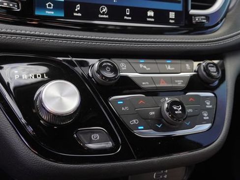 New 2026 Chrysler Pacifica Select FWD image 25