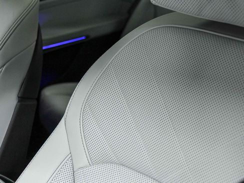 Certified 2023 BMW X7 xDrive40i w/ M Sport Package image 25