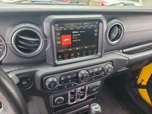 Used 2018 Jeep Wrangler Unlimited Sahara AWD/4WD image 30