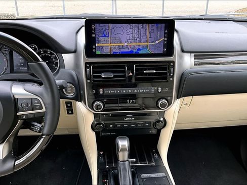 Used 2023 Lexus GX 460 Premium w/ Premium Package image 7