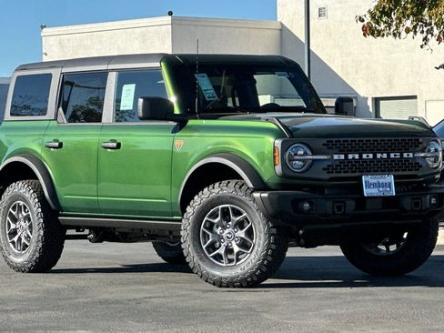 New 2025 Ford Bronco Badlands image 2