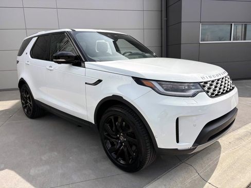 Used 2025 Land Rover Discovery S AWD/4WD image 3