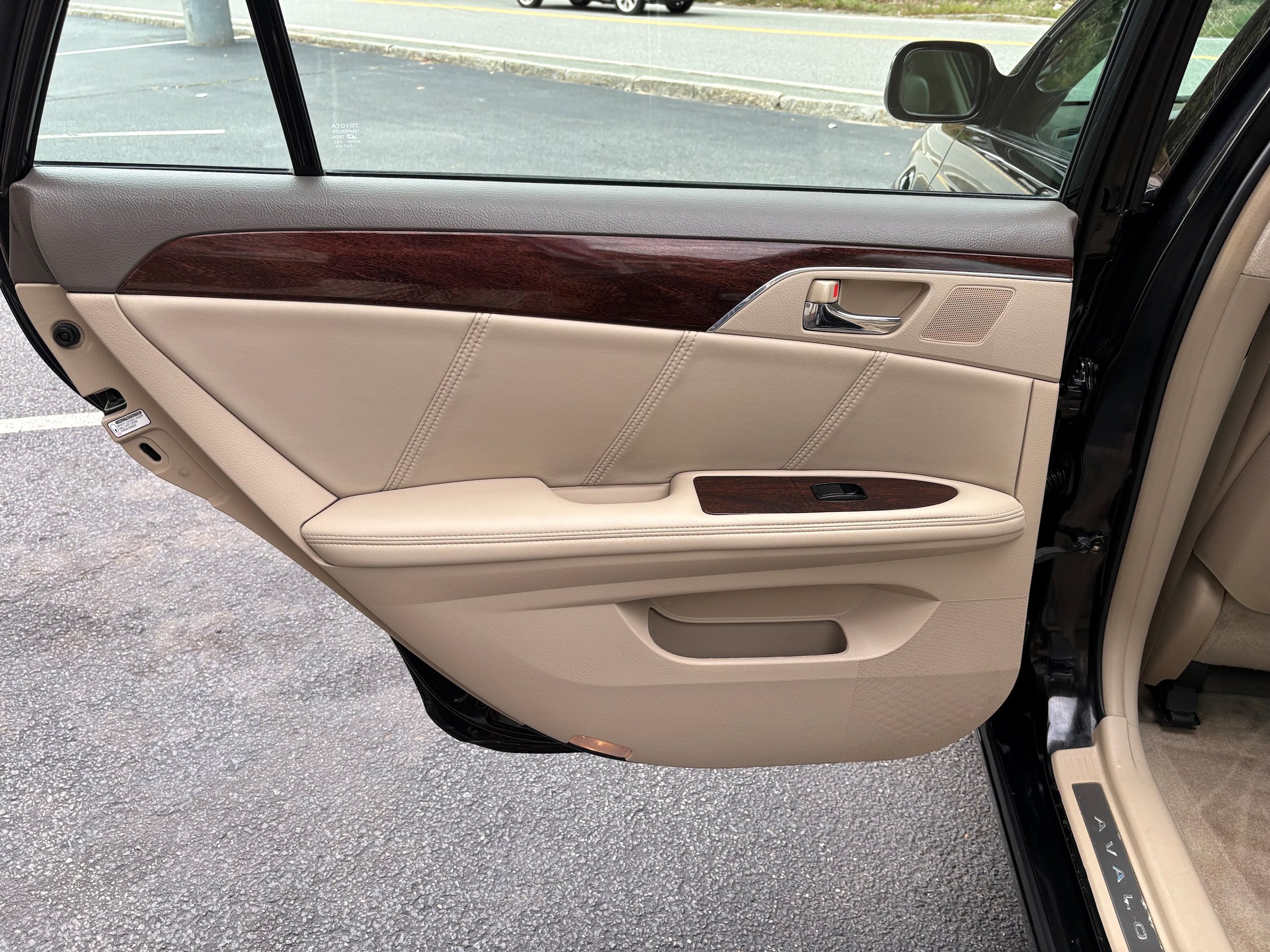 Used 2008 Toyota Avalon Limited FWD image 24
