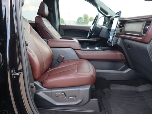 Used 2024 Ford Expedition Limited image 15