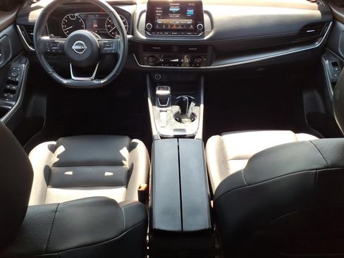 Used 2023 Nissan Rogue SV w/ SV Premium B Package FWD image 10