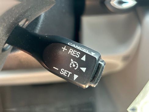 Used 2017 Toyota Camry XLE FWD image 43