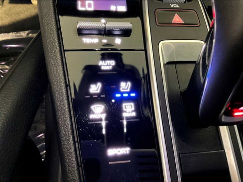 Certified 2023 Porsche Cayenne Platinum Edition AWD/4WD image 37
