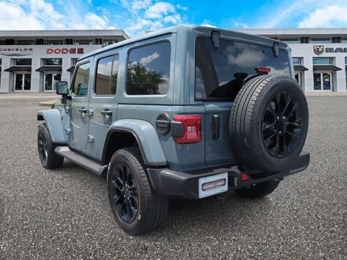 Used 2025 Jeep Wrangler Unlimited Sahara AWD/4WD image 6