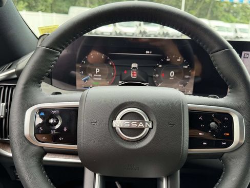 Used 2025 Nissan Armada SL AWD/4WD image 34