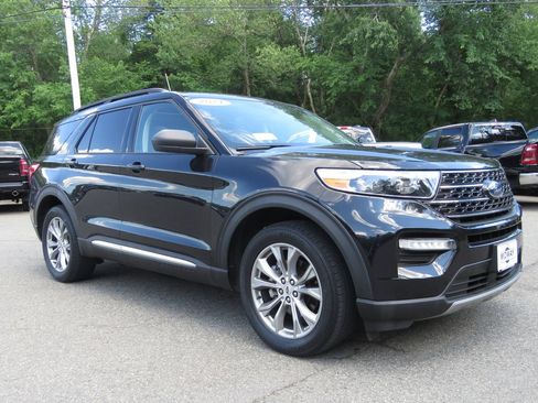 Used 2021 Ford Explorer XLT w/ Equipment Group 202A AWD/4WD image 3