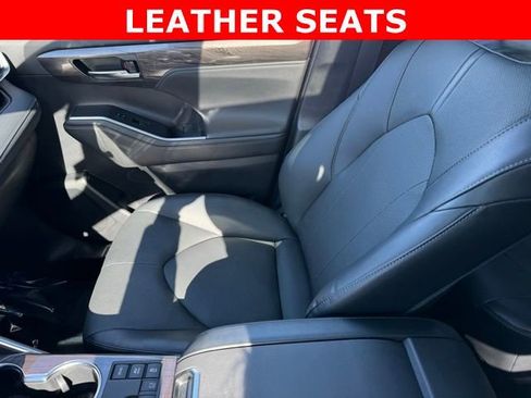 Used 2023 Toyota Highlander Limited AWD/4WD image 24