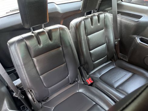 Used 2015 Ford Explorer XLT w/ Equipment Group 202B AWD/4WD image 37