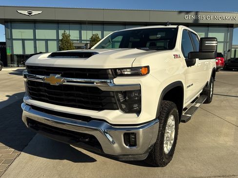 Used 2025 Chevrolet Silverado 2500 LT image 1