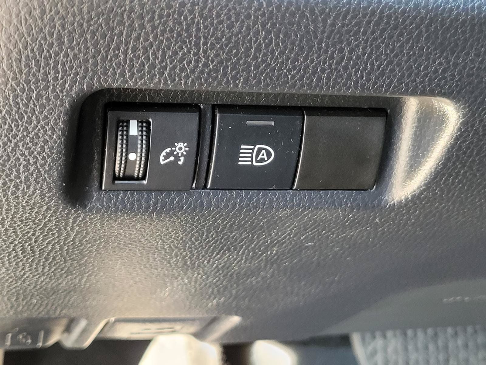 Used 2022 Toyota RAV4 LE AWD/4WD image 27