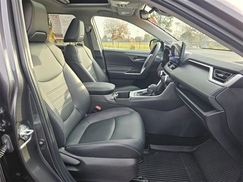 Used 2024 Toyota RAV4 XLE Premium image 10