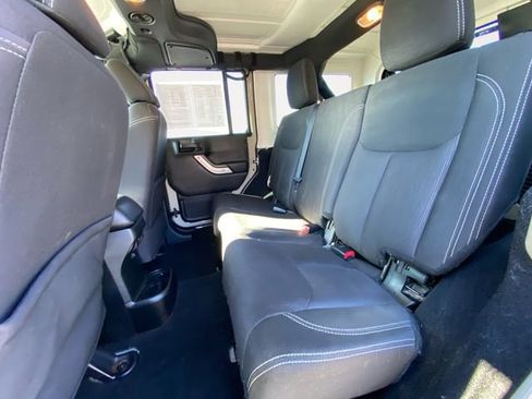 Used 2017 Jeep Wrangler Unlimited Rubicon w/ Cold Weather Group image 13