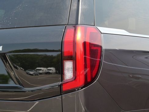 Used 2025 Ford Expedition Active AWD/4WD image 5