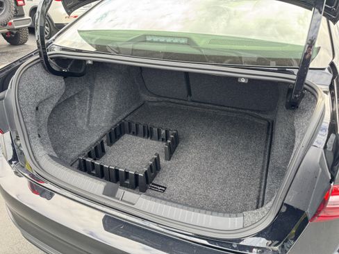 Used 2025 Volkswagen Jetta SE image 35