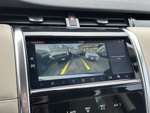 Used 2020 Land Rover Discovery Sport SE image 16