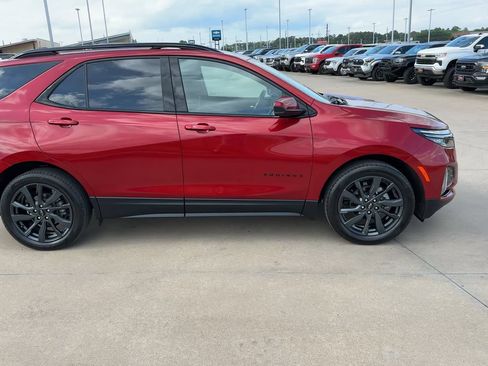 Used 2023 Chevrolet Equinox RS FWD image 2