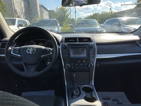 Used 2017 Toyota Camry SE FWD image 12