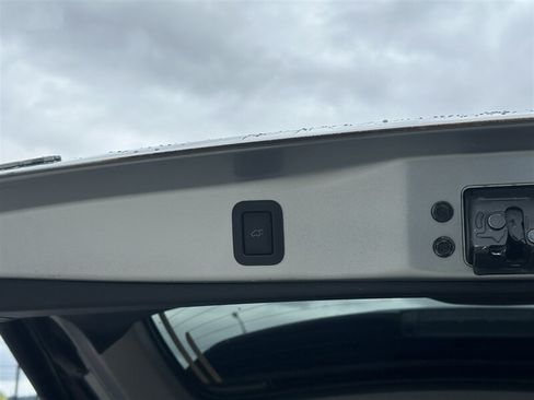 Used 2019 Toyota Highlander XLE AWD/4WD image 38