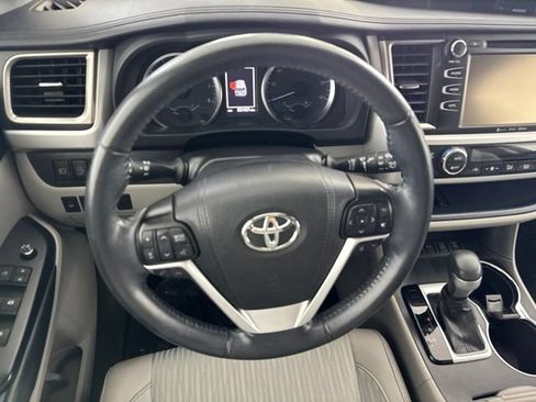 Used 2019 Toyota Highlander Plus w/ Protection Package #3 AWD/4WD image 23