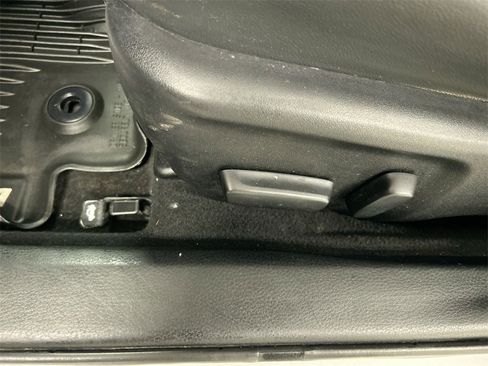 Used 2018 Toyota Corolla L image 10