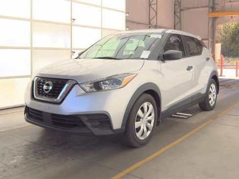 Used 2020 Nissan Kicks S image 1