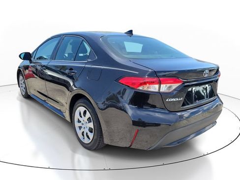 Used 2021 Toyota Corolla LE FWD image 3