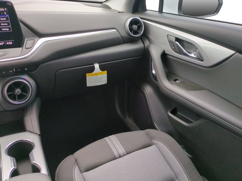 New 2025 Chevrolet Blazer LT w/ LPO, Floor Liner Package FWD image 16