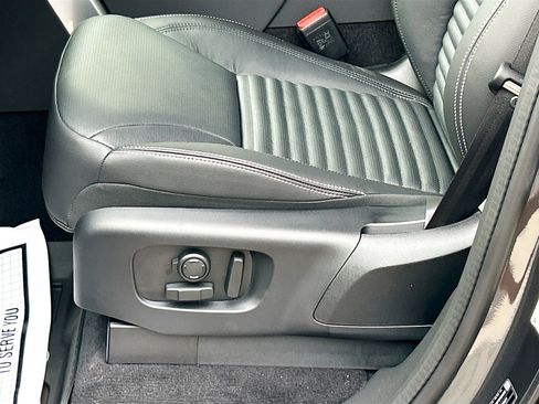 New 2025 Land Rover Discovery Dynamic SE image 20