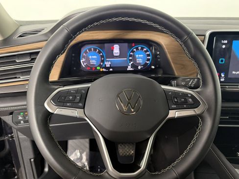 Used 2025 Volkswagen Atlas SE image 24