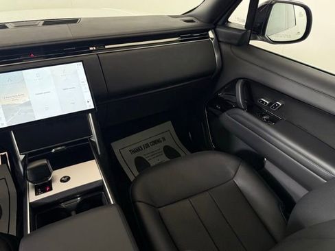 Certified 2025 Land Rover Range Rover SV image 29
