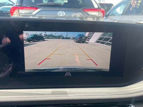 Used 2025 Buick Envista Sport Touring image 17