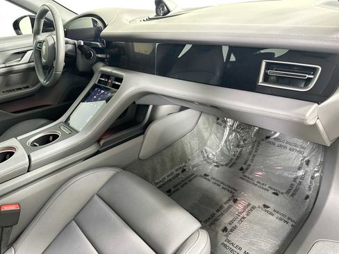 Certified 2025 Porsche Taycan image 29