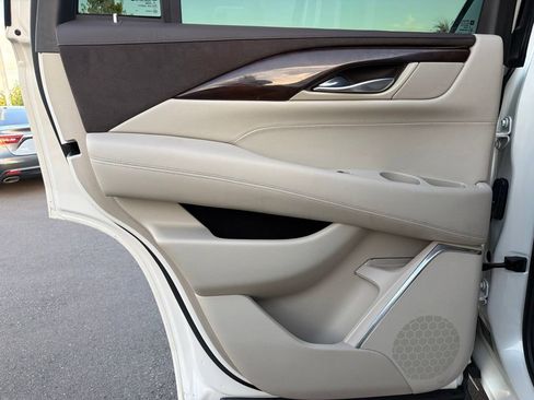 Used 2015 Cadillac Escalade Premium AWD/4WD image 19
