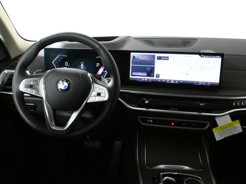 Used 2025 BMW X7 xDrive40i w/ Premium Package image 18